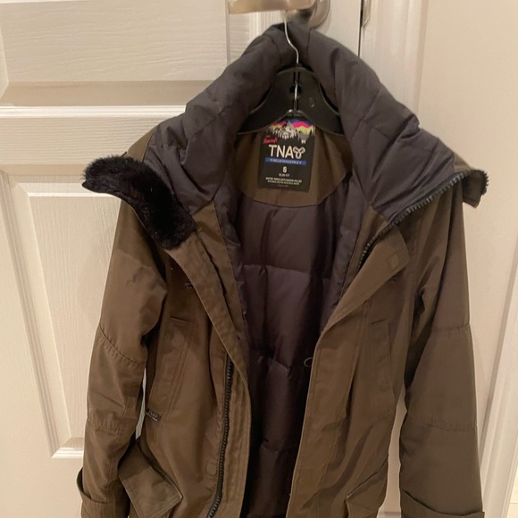 Aritzia TNA winter jacket - no longer fits me - Picture 2 of 2